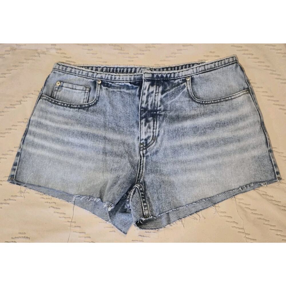 New With Tags Size 28W Cleo + Wolf Brand Distressed Cut Off Acid Wash Shorts